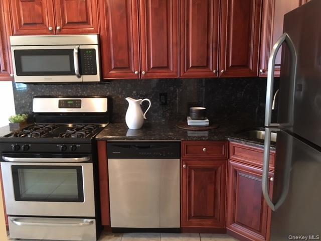 Building Photo - 1421 Broadway