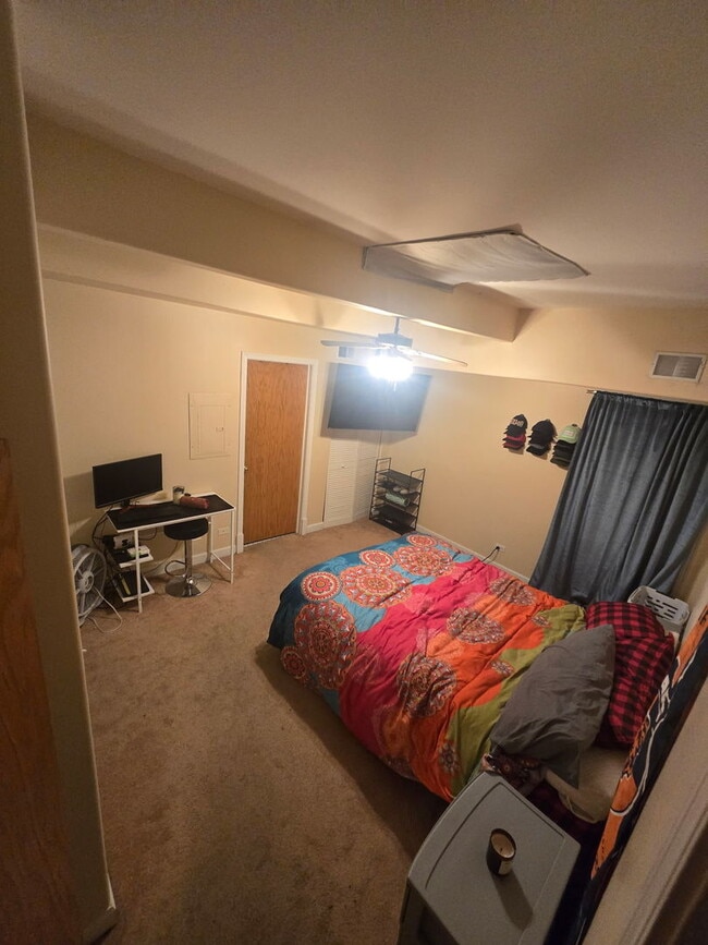 Building Photo - 520 N Milwaukee Ave