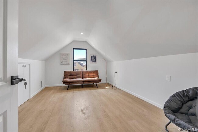 Building Photo - 1568 Madison St