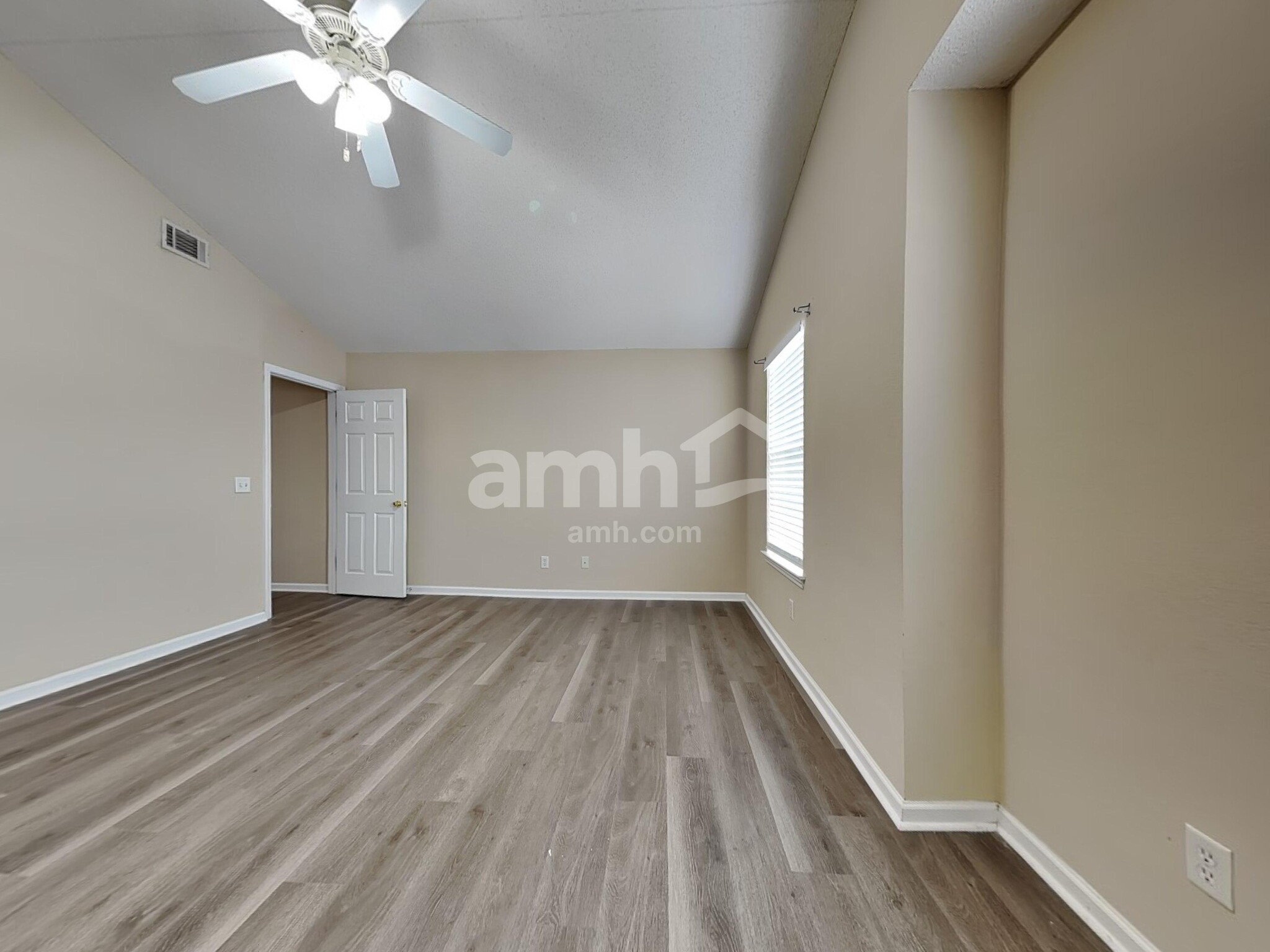 Building Photo - 20 Willow Lakes Dr