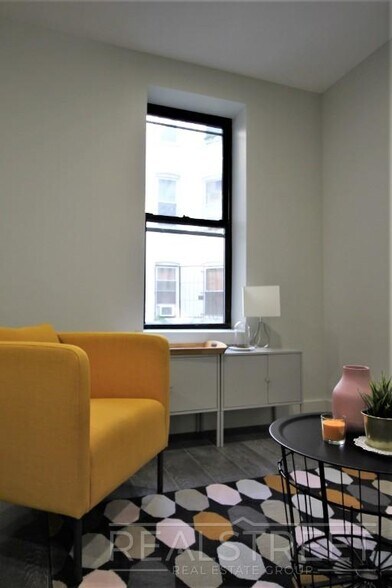 Building Photo - Stunning 1 Bed Near Prospect Park