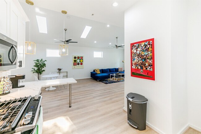 Building Photo - 4303 Chester St