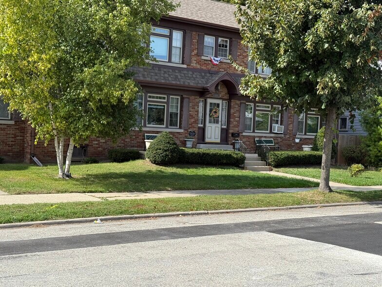 Building Photo - 2040 Quincy Ave