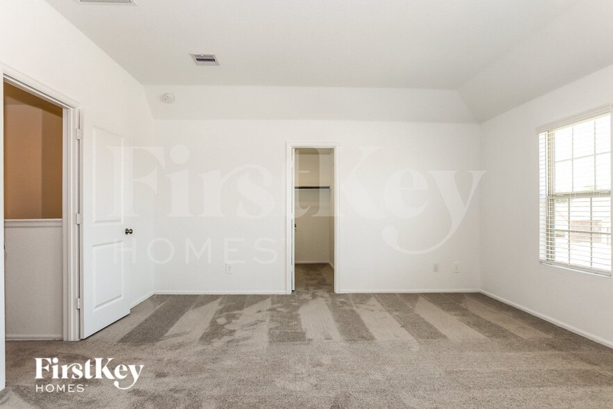 Building Photo - 23939 Steep Climb Dr