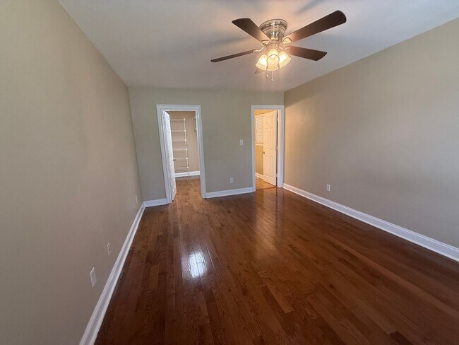 Building Photo - 4bd 3b off N Lee Hwy!