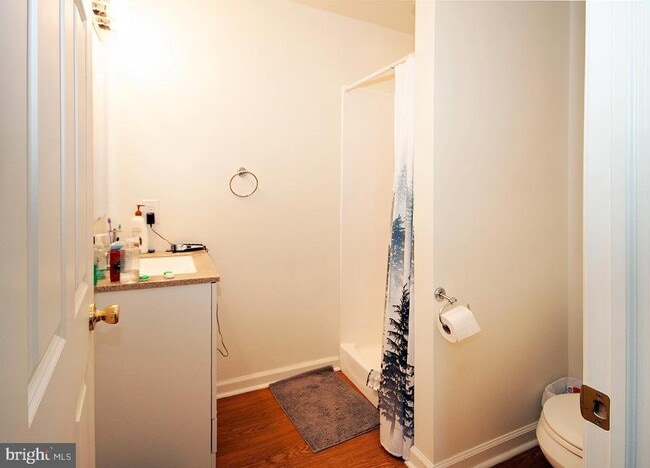 Building Photo - 10 Sherwood Ln