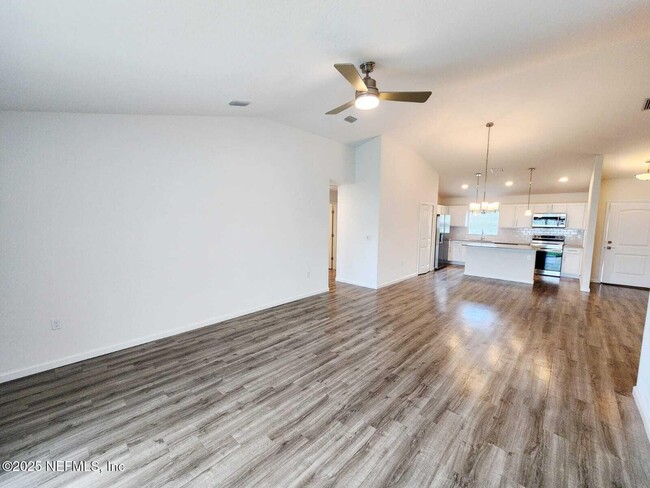 Building Photo - 27 Farmsworth Dr