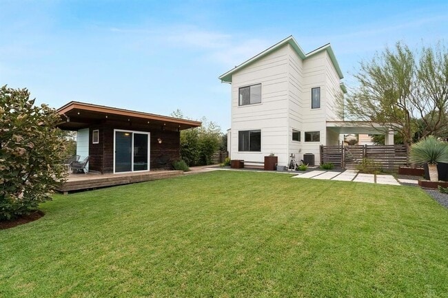 Building Photo - 5725 Toscana Ave
