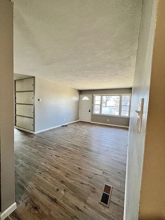 Building Photo - 1416 Hartford Rd