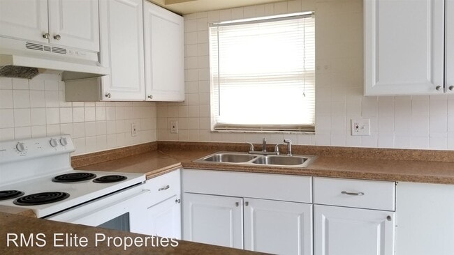 Building Photo - 2 br, 1 bath House - 3760 135th Ave. Apt. #A