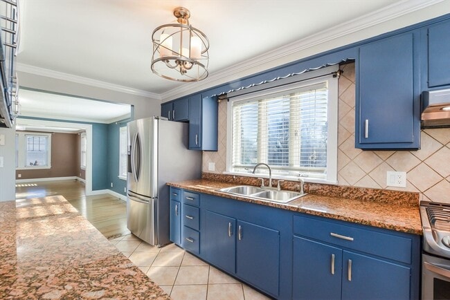 Building Photo - 325 Park Ave