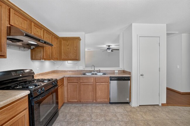 Building Photo - 2412 Kale Dr