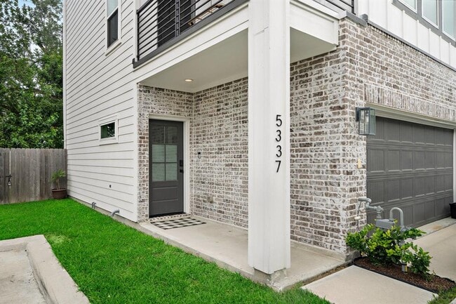 Building Photo - 5337 Donovan Gdns Ln