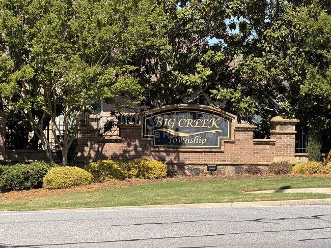 Building Photo - 5555 Falls Landing Dr