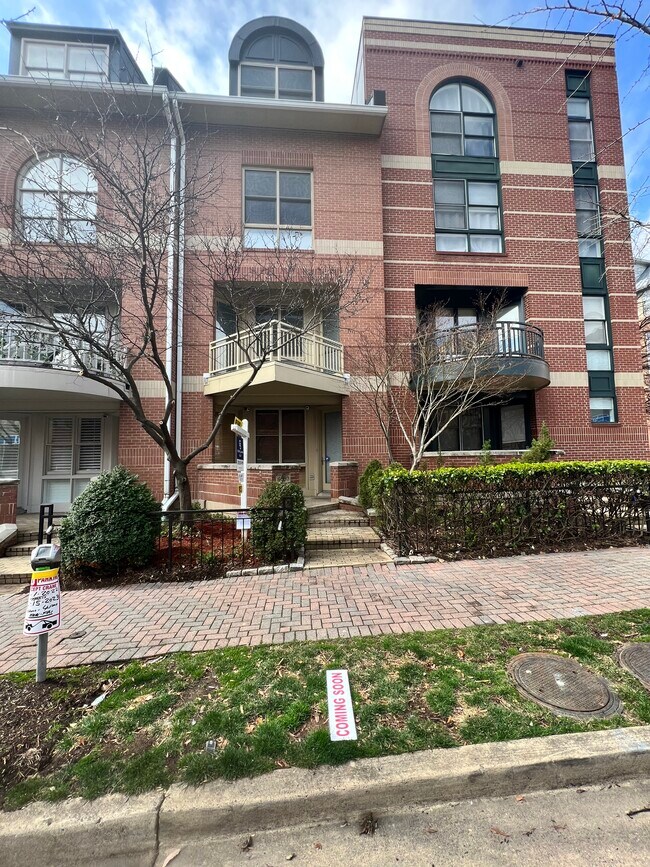 Building Photo - 1686 N Quinn St