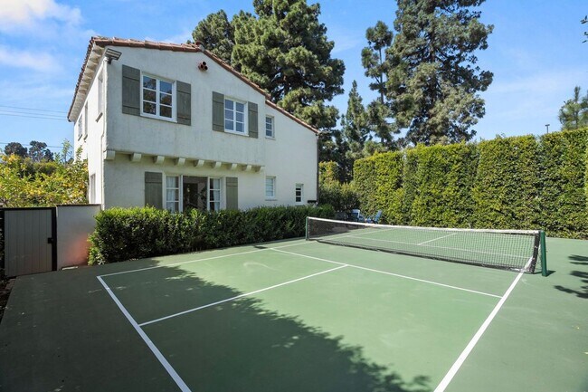 Building Photo - 2520 Alta Ave