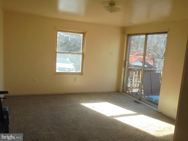 Building Photo - 51 Ed Turner Ln