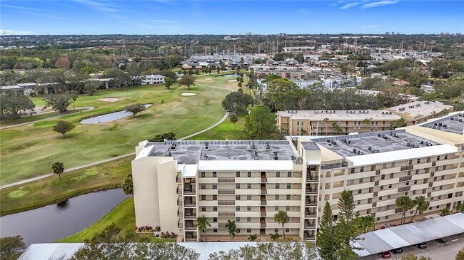 Building Photo - 225 Country Club Dr
