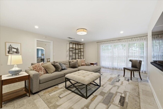 Building Photo - 459 NE 15th Ave