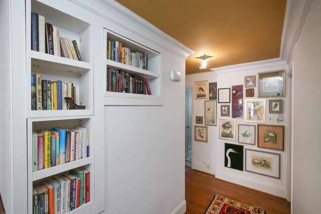 Building Photo - Adorable 3 bedroom ranch with fenced yard!