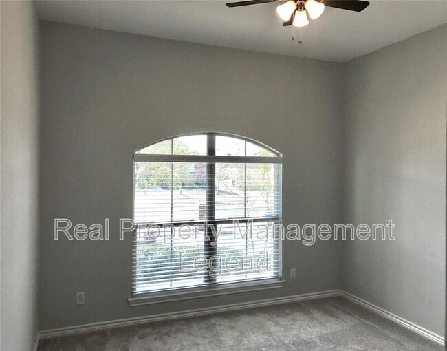 Building Photo - 4021 Lazy River Ranch Rd