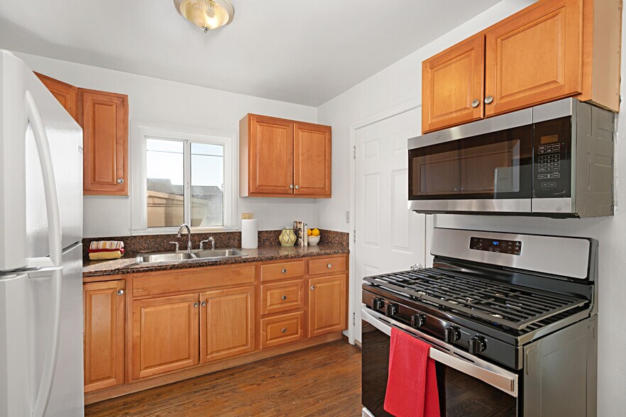 Building Photo - 3004 Fairmount Ave