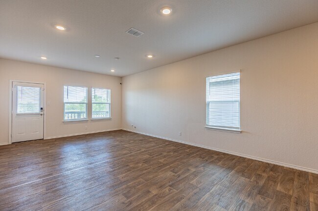 Building Photo - 13021 Kalinoski