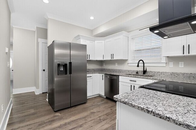 Building Photo - Beautiful 3BD/2.5BA Single Family Home in Reid Park!