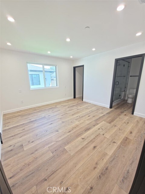 Building Photo - 7331 Vanalden Ave