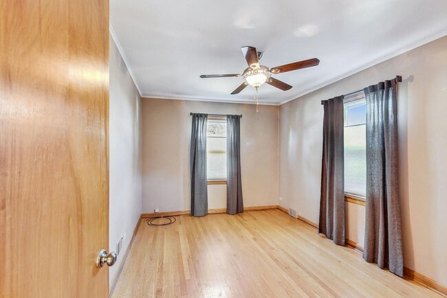 Building Photo - 5644 N Meade Ave