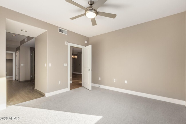 Building Photo - 4803 N Woodmere Fairway