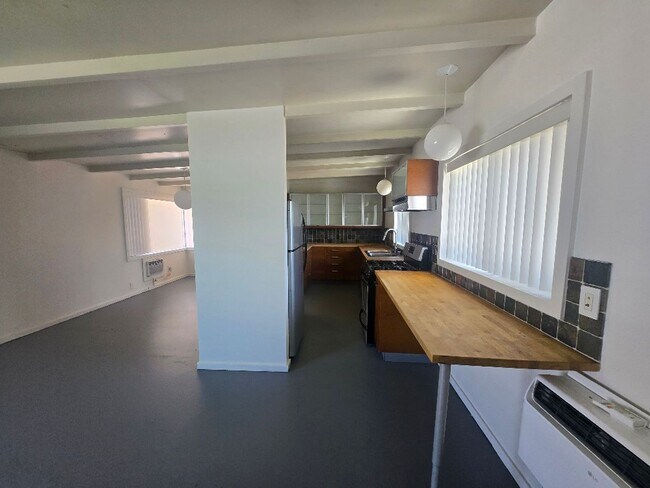 Building Photo - 540 S Mountain View Dr