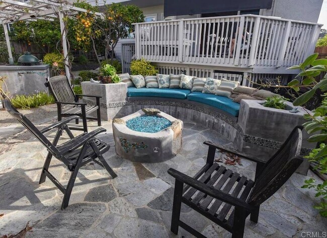 Building Photo - 5618 Bellevue Ave