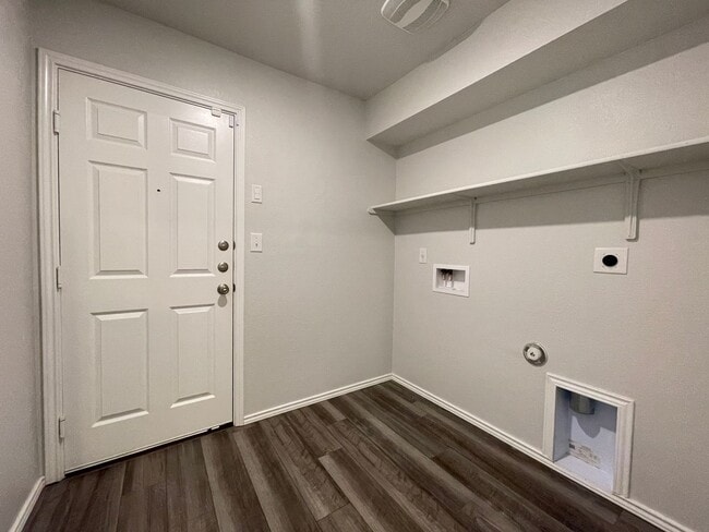 Building Photo - 301 Saddleback Trl