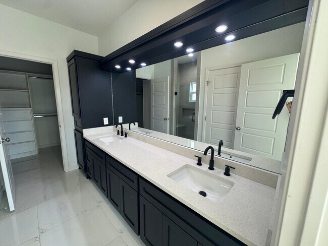 Building Photo - 1504 Ocaso Dr