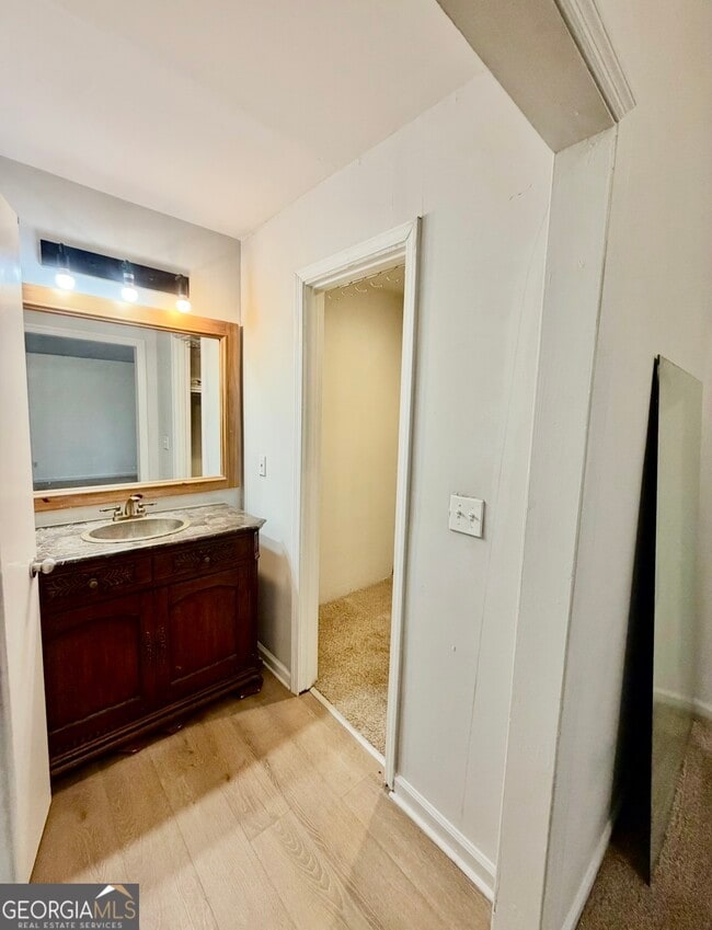 Building Photo - 975 Daisy Ct NW