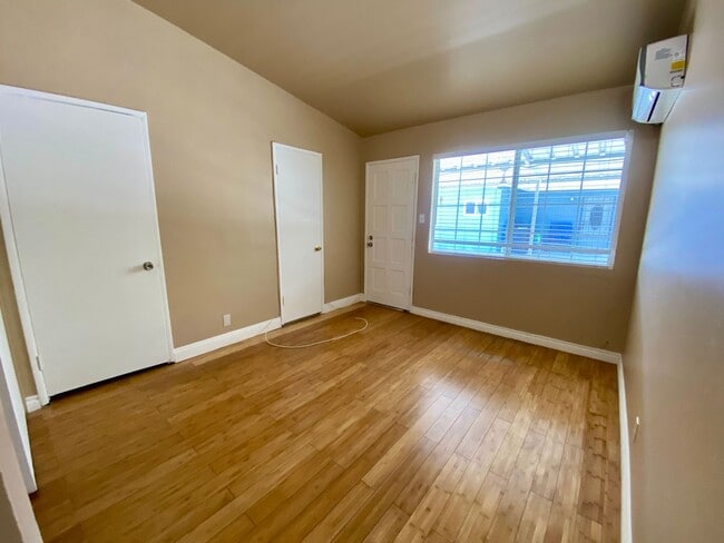 Building Photo - 536 Willow Ave