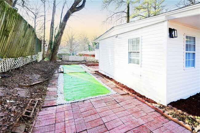 Building Photo - 88 Lucia Dr SE