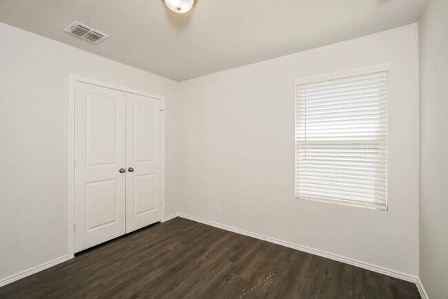 Building Photo - 3711 Somers Crest