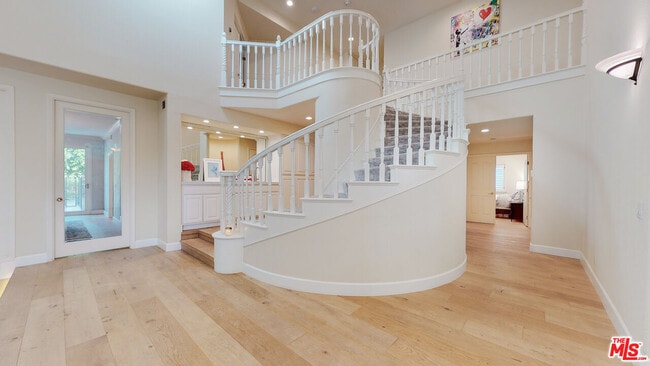 Building Photo - 4950 Densmore Ave