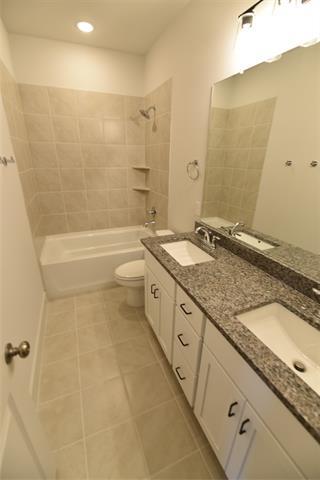 Building Photo - 4525 Lamplights Dr