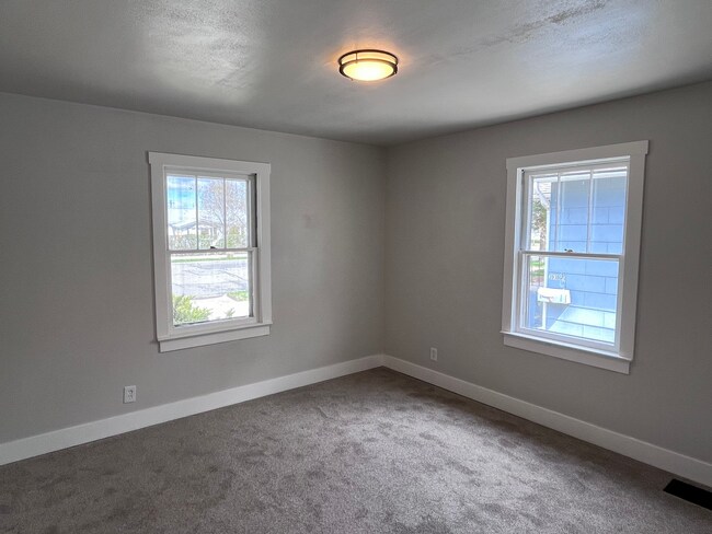 Building Photo - Charming Remodeled Home