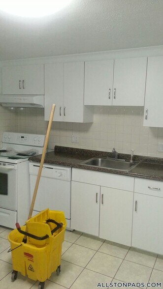 Building Photo - 16 Westford St