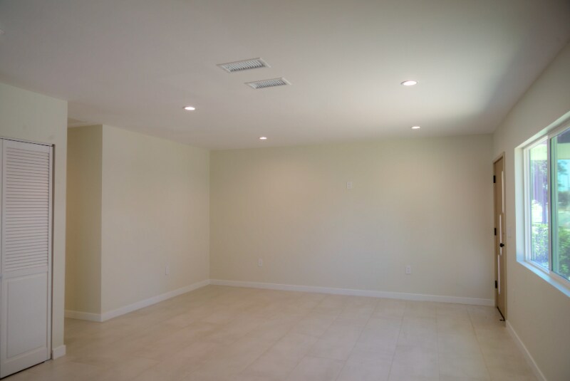 Building Photo - 3362 W Imperial Hwy