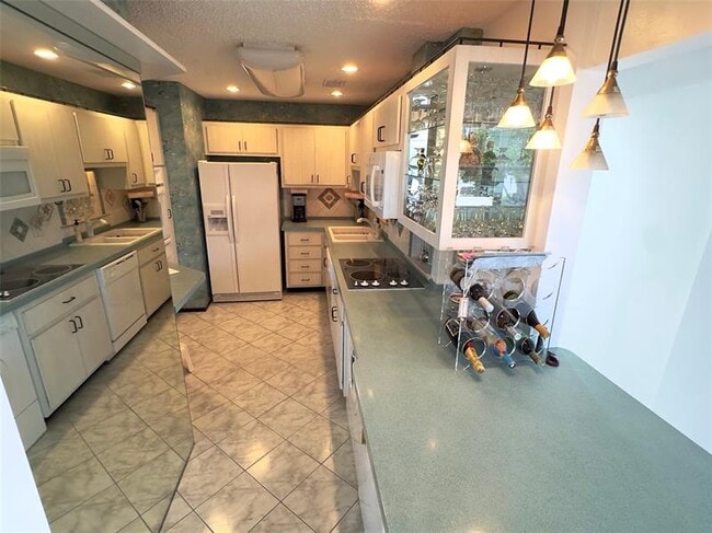 Building Photo - 1 Las Olas Cir