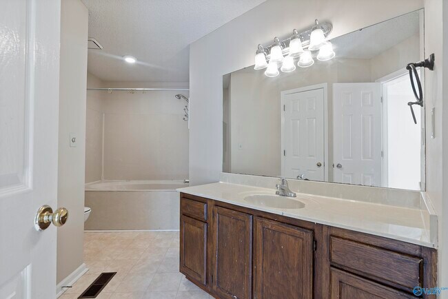 Building Photo - 136 Stone Meadow Ln