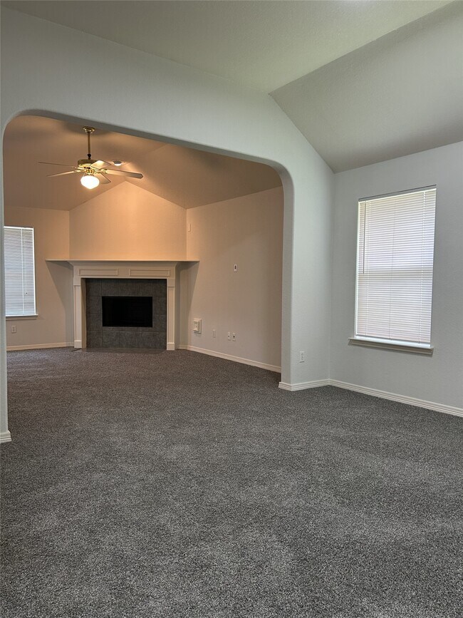 Building Photo - 1006 N Magnolia Dale Dr
