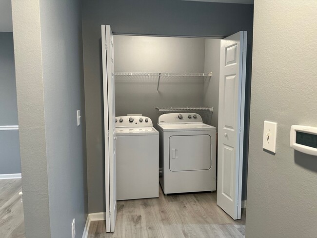 Building Photo - Gorgeous 2 bed/2 bath located in gated community!