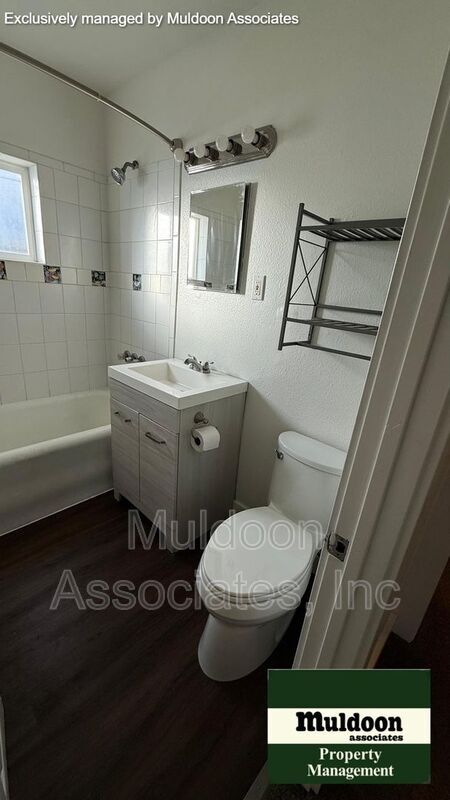 Building Photo - 1137 Van Buren St