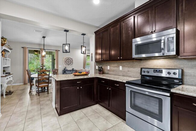 Building Photo - Spacious Home in Prime Location!
